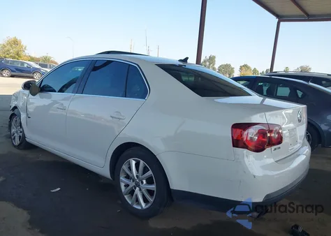 2010 Volkswagen Jetta Se z USA, uszkodzony, nr VIN 3VWRZ7AJXAM039879